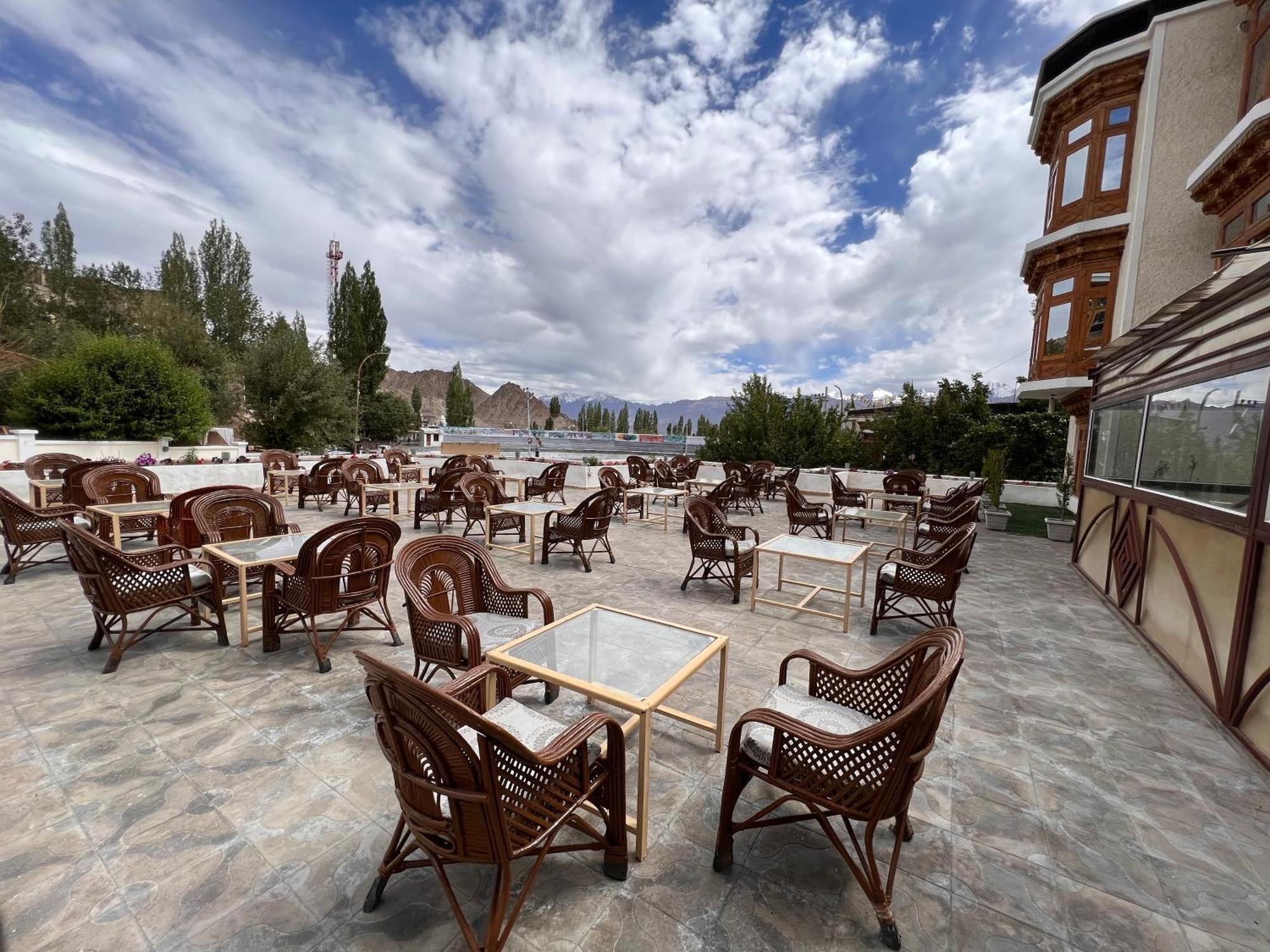 Hotel New Glacier View レー エクステリア 写真
